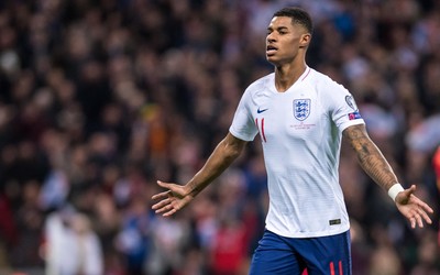 龙珠体育快讯-于帕梅卡诺这长传像导弹