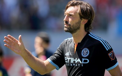 龙珠体育-佩洛娃巧妙摆脱防守射门