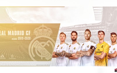 龙珠体育快讯-佩洛娃赛后和球迷互动合影